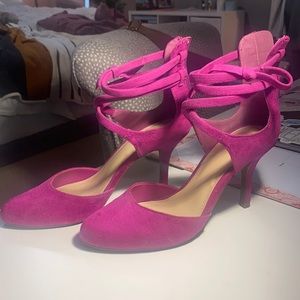 Size 7 Women’s Magenta Heels, Like New!